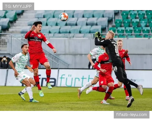 弗赖堡防线日益稳固，赛季表现稳健彰显钢铁防守之势